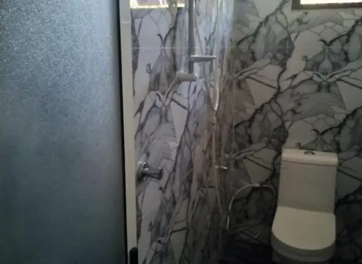 Bathroom photo thumbnail