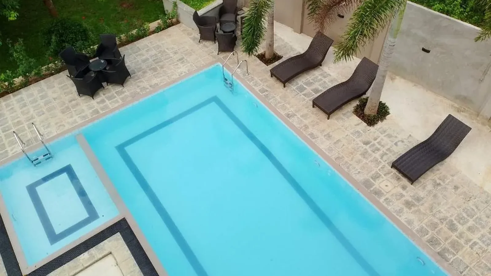 Swimming pool and garden at Malindu Yala Gate