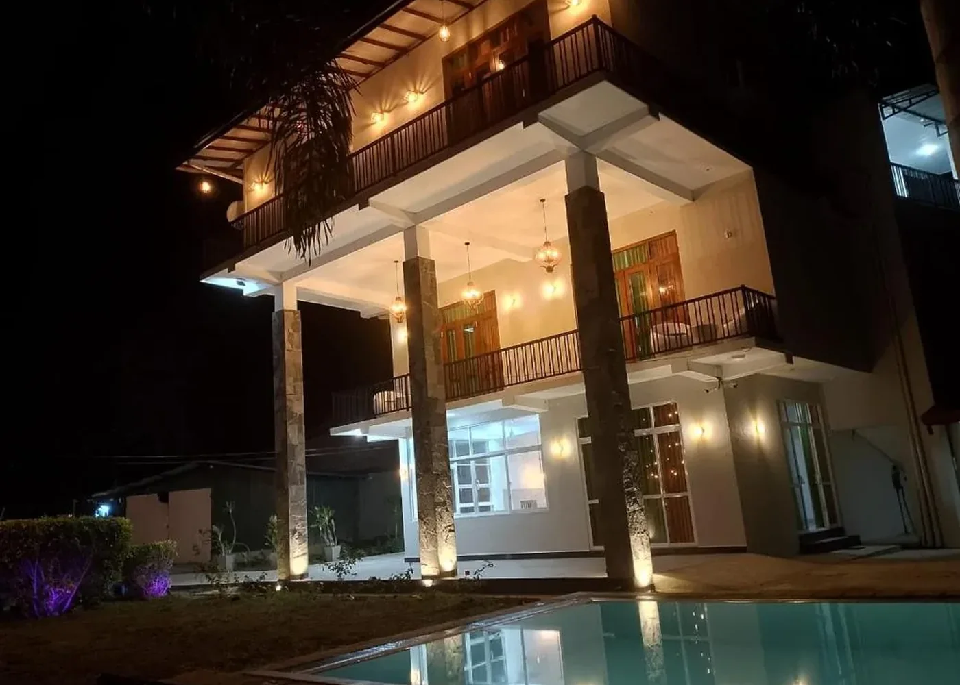Malindu Yala Gate hotel and swimming pool