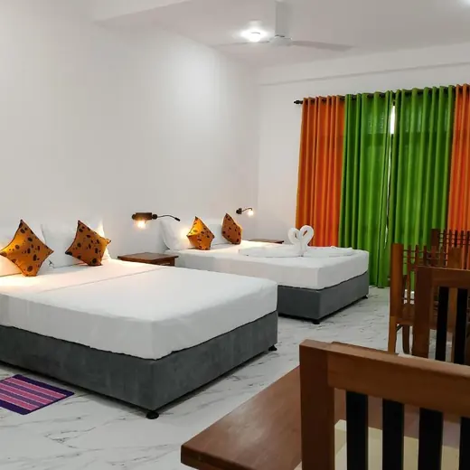 Deluxe Family Room thumbnail 1