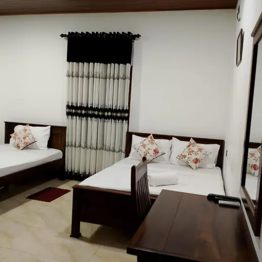Triple room thumbnail 3