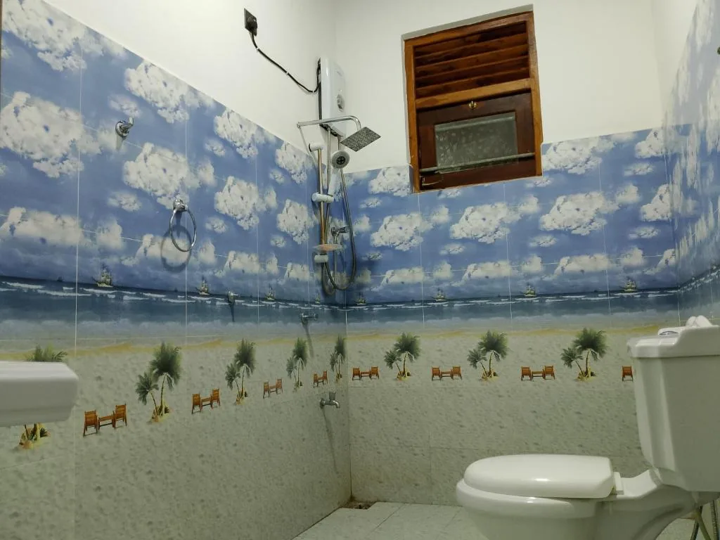 Full bathroom view at Malindu Yala Gate