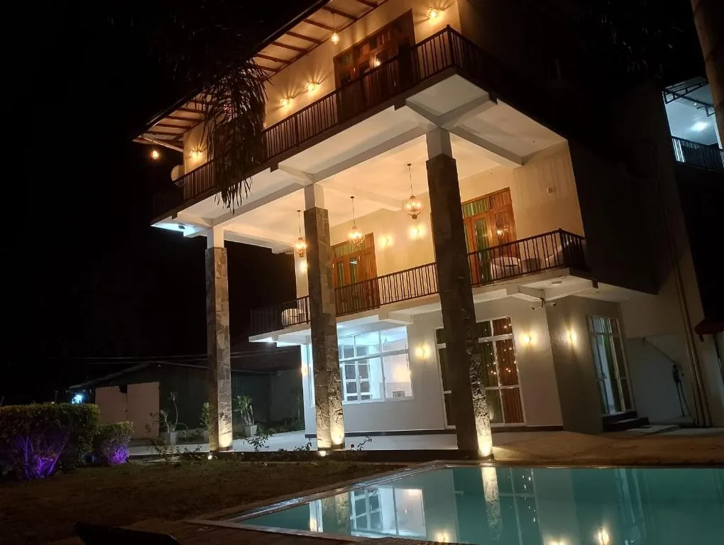 Main building and pool at Malindu Yala Gate